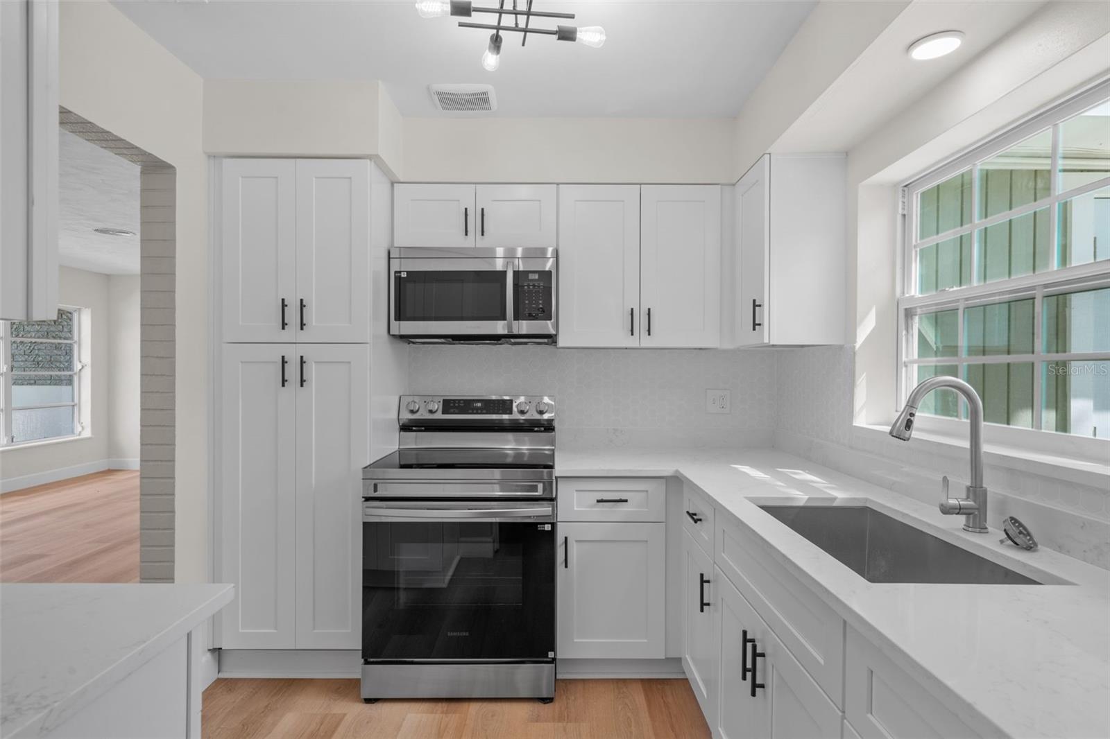 Image 15 of 46 For 5916 Gulfport Boulevard S