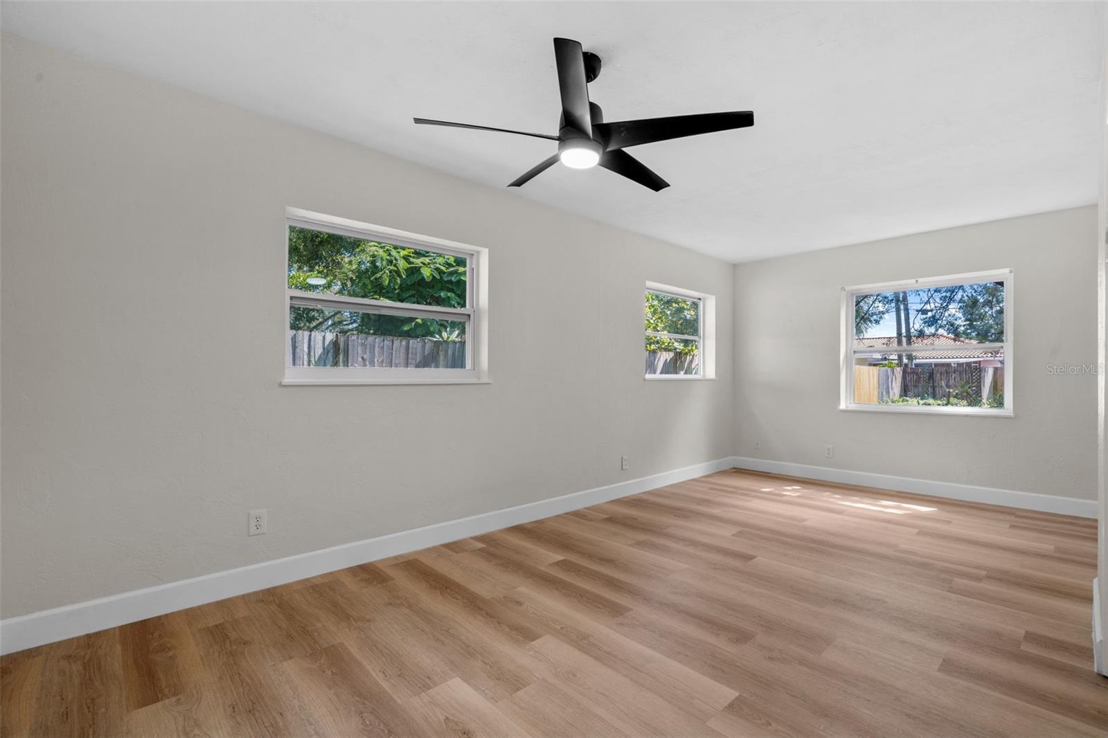 Image 19 of 46 For 5916 Gulfport Boulevard S