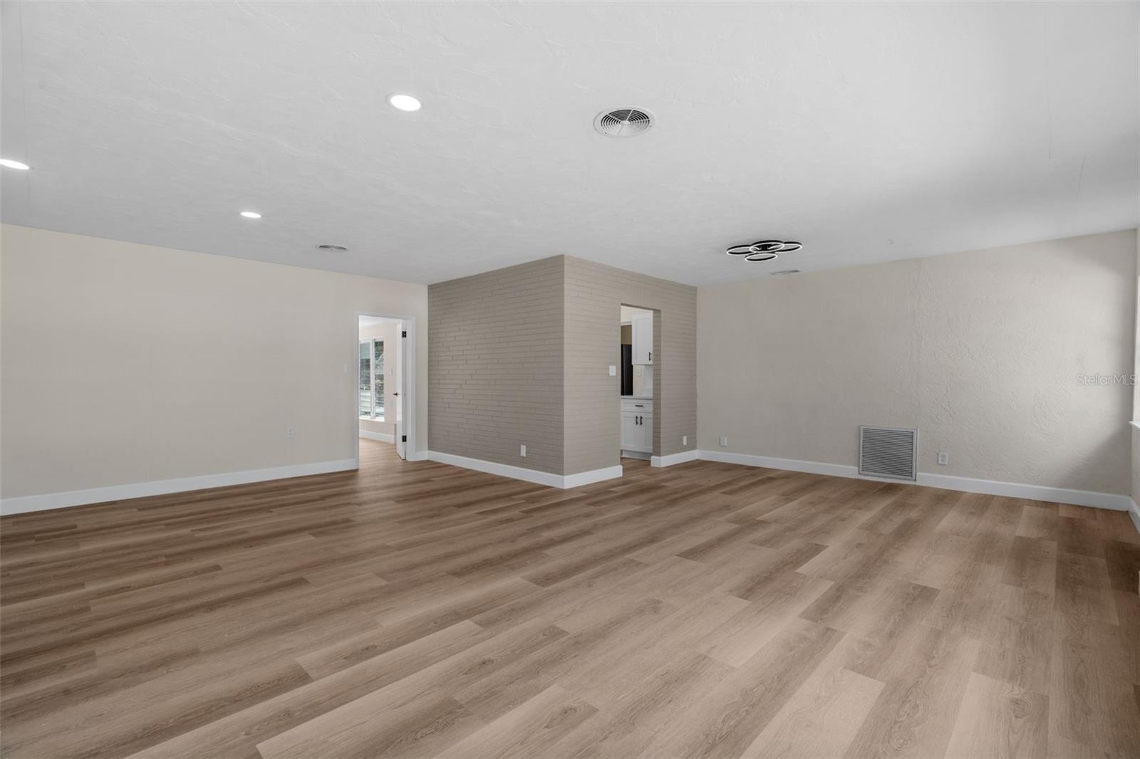 Image 7 of 46 For 5916 Gulfport Boulevard S