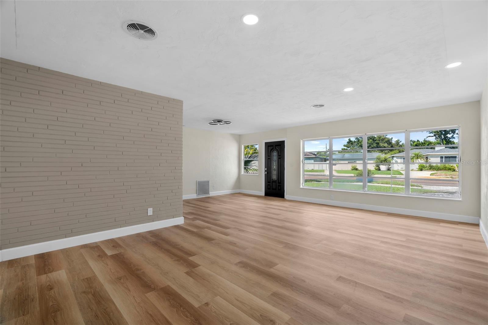Image 8 of 46 For 5916 Gulfport Boulevard S