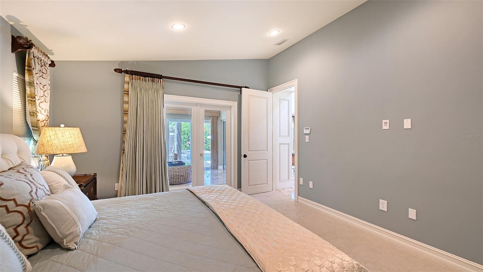 Image 14 of 33 For 725 Penfield Street