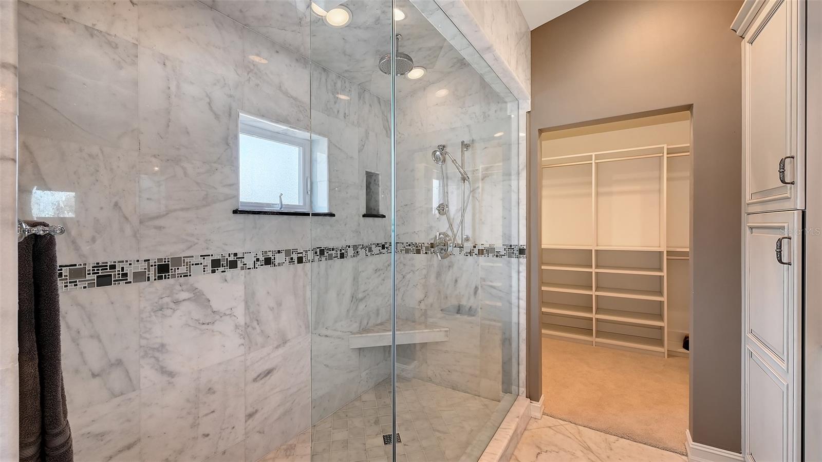 Image 17 of 33 For 725 Penfield Street