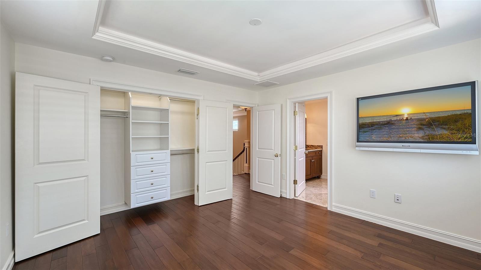 Image 22 of 33 For 725 Penfield Street