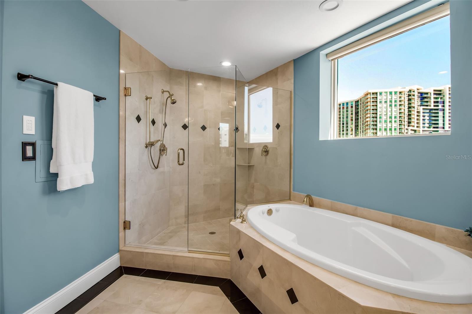 Image 15 of 34 For 128 Golden Gate Point 301b