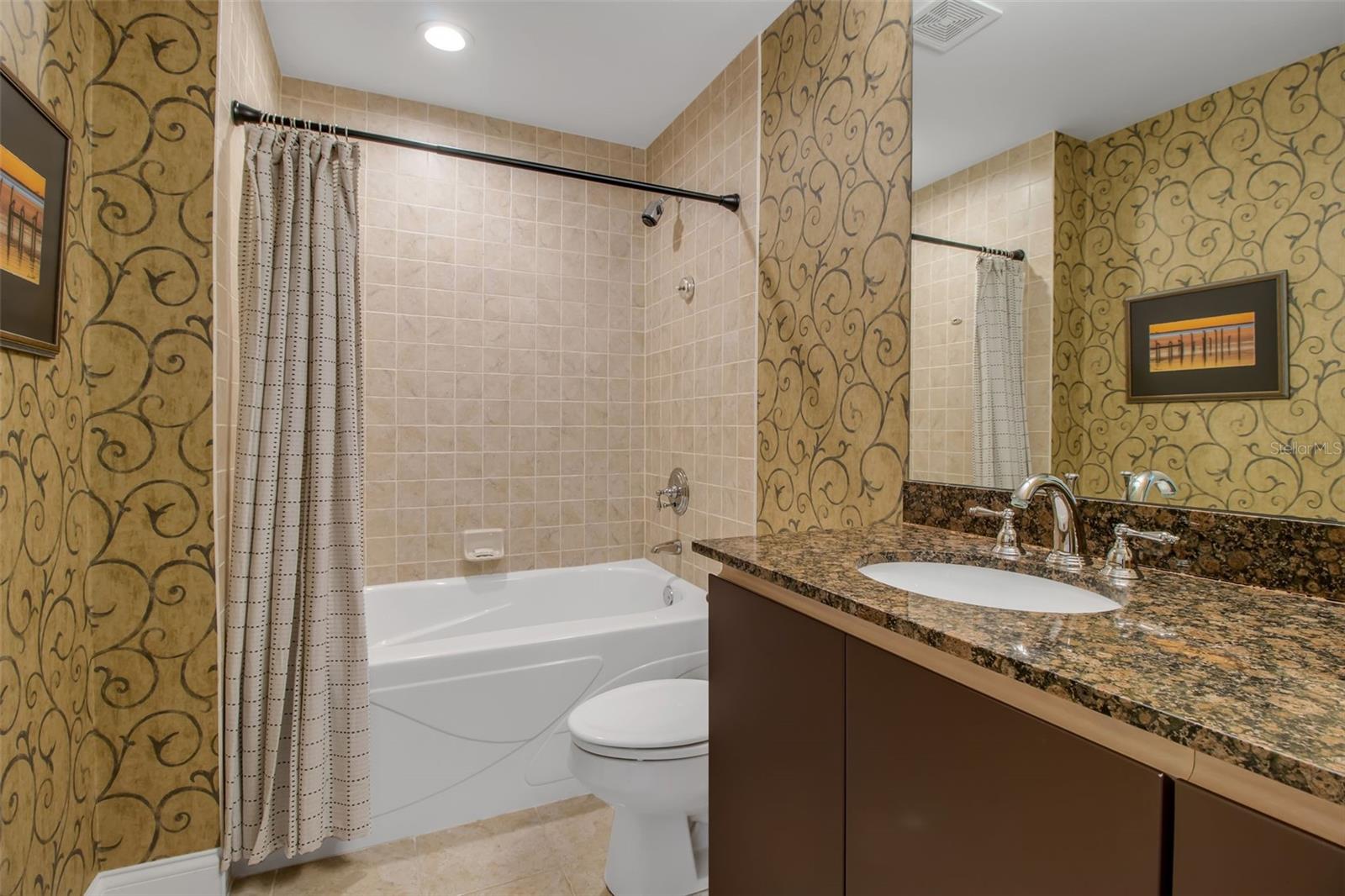 Image 22 of 34 For 128 Golden Gate Point 301b