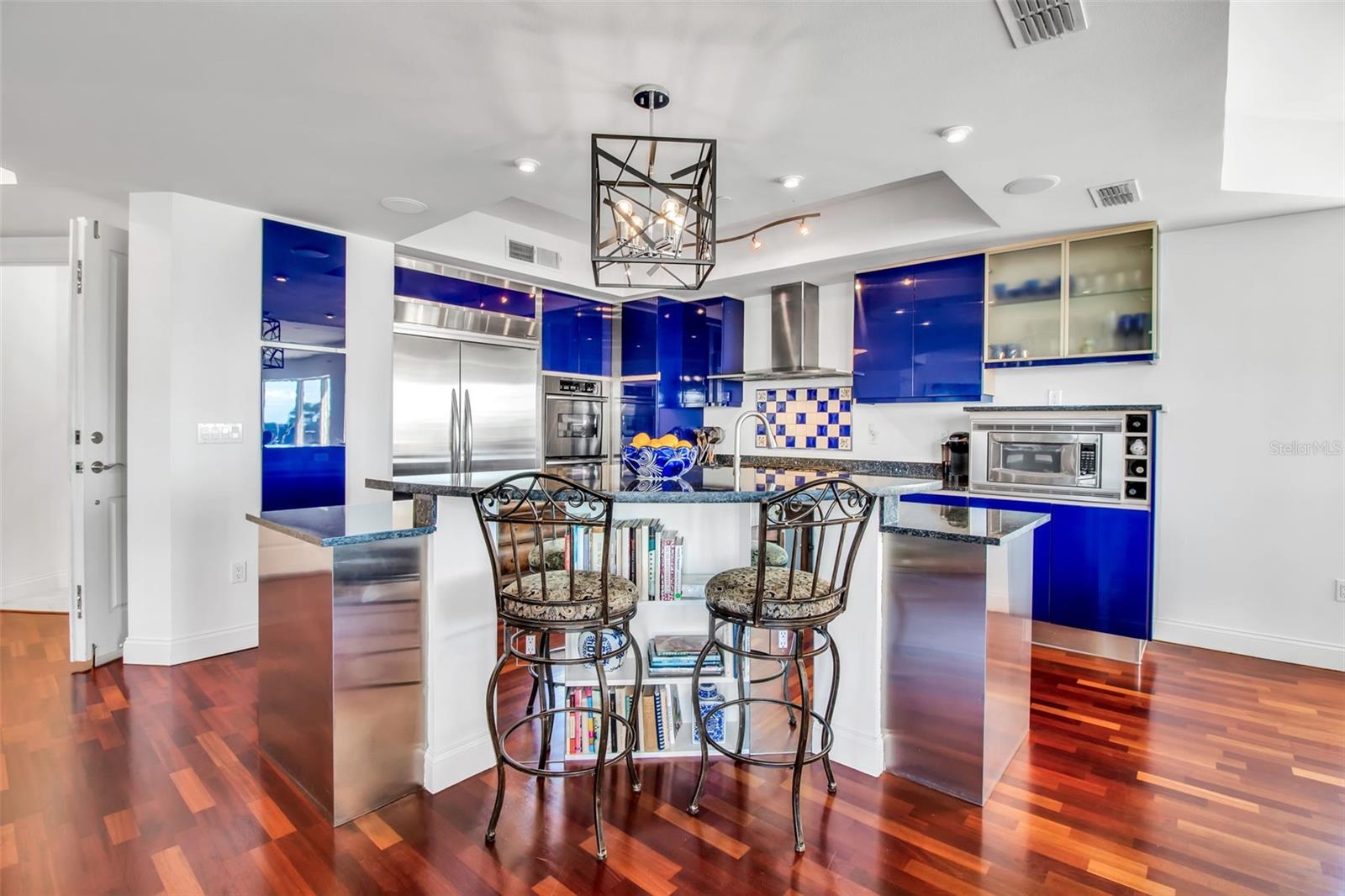 Image 4 of 34 For 128 Golden Gate Point 301b