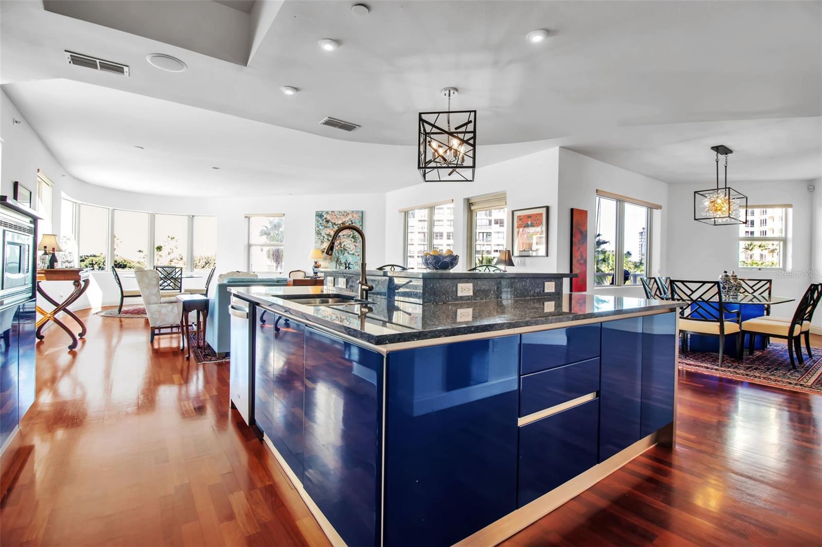 Image 6 of 34 For 128 Golden Gate Point 301b