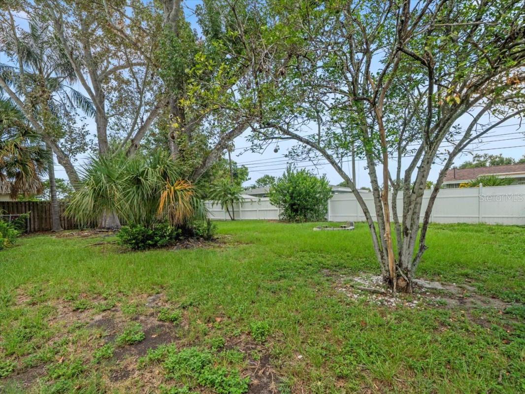 Image 11 of 36 For 1484 Southridge Drive