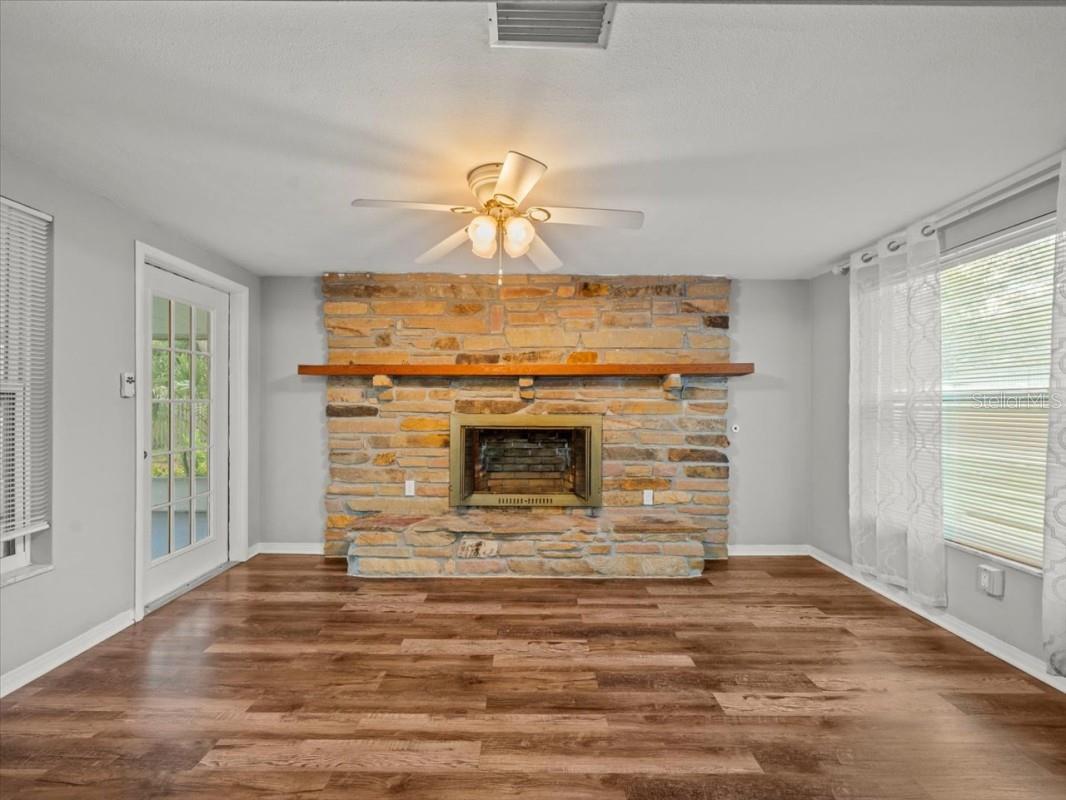 Image 14 of 36 For 1484 Southridge Drive