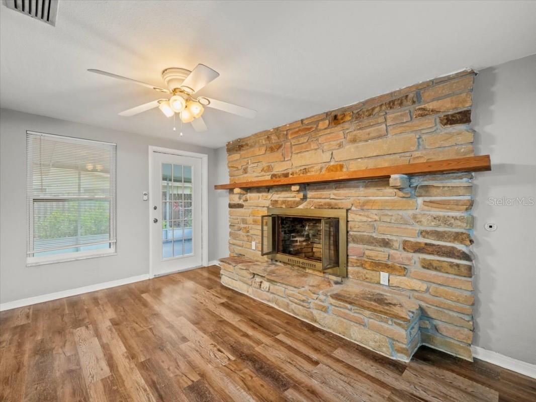 Image 15 of 36 For 1484 Southridge Drive