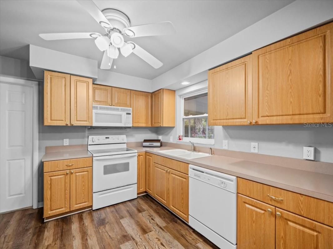 Image 23 of 36 For 1484 Southridge Drive