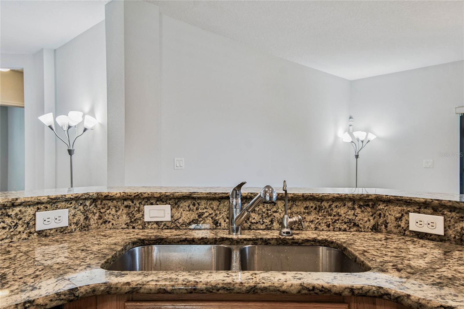 Image 17 of 68 For 2230 10th Avenue E