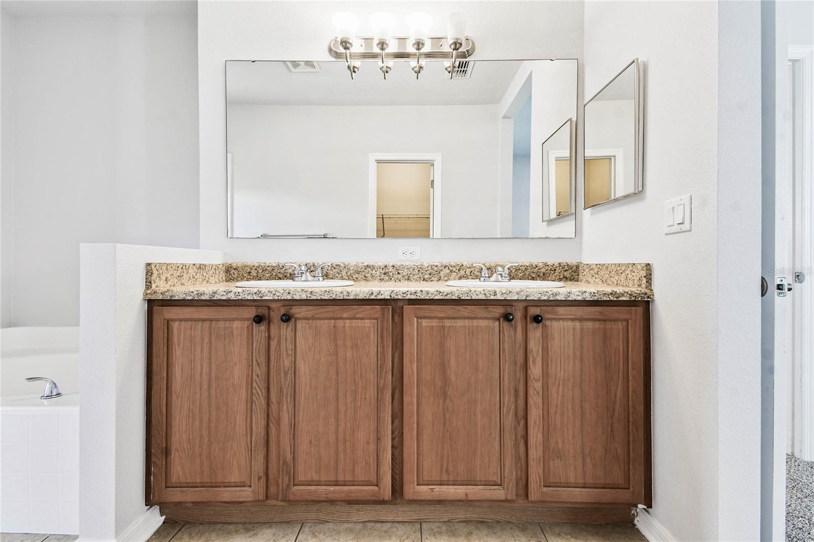 Image 42 of 68 For 2230 10th Avenue E