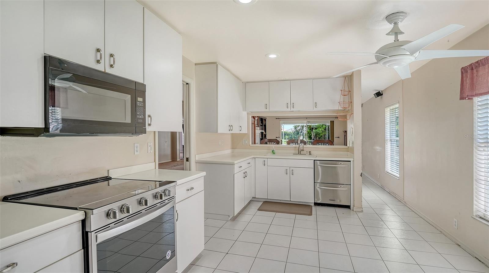 Image 16 of 82 For 5829 Fairwoods Circle