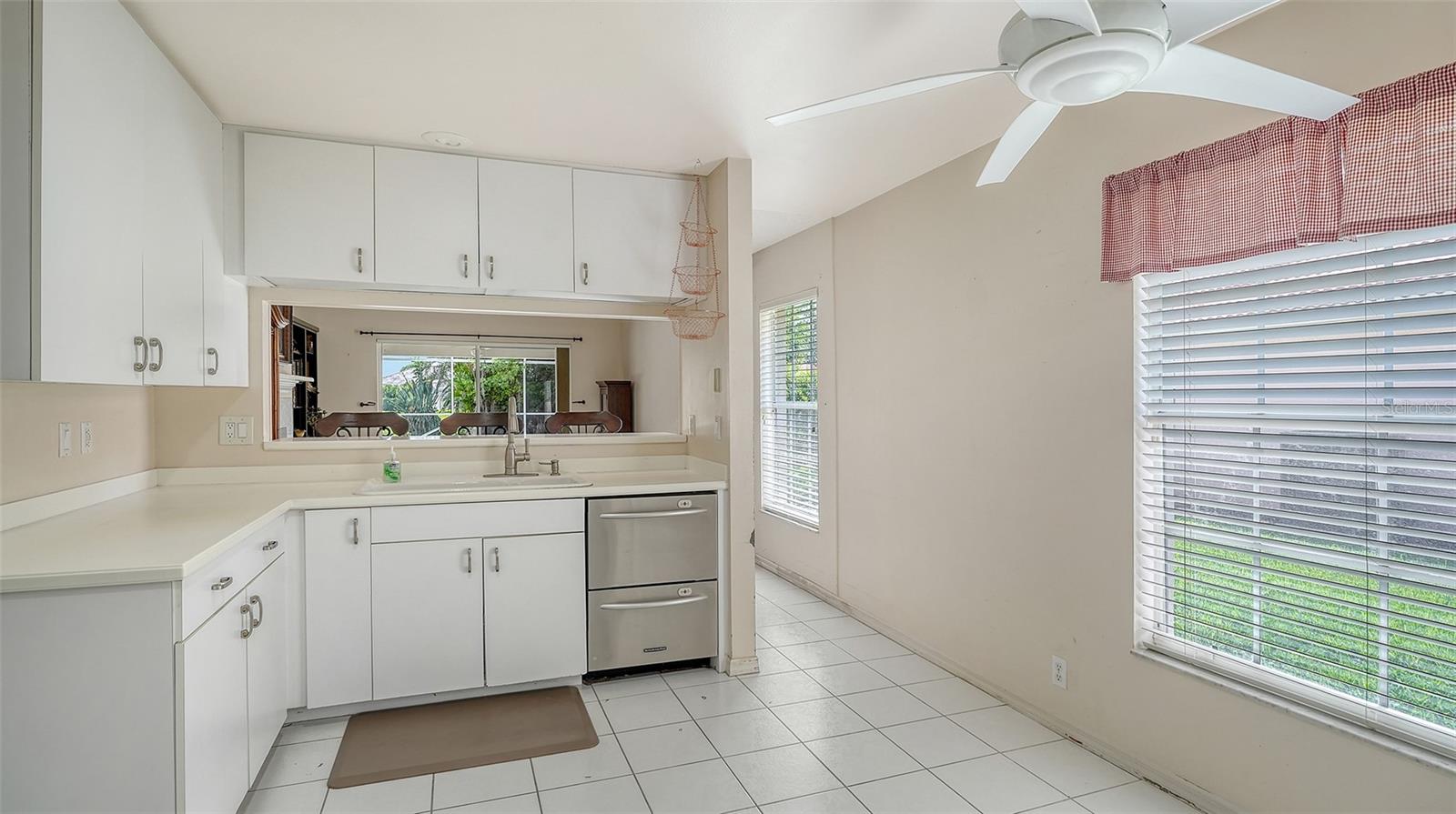 Image 17 of 82 For 5829 Fairwoods Circle
