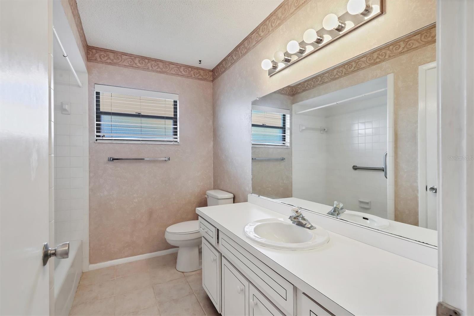 Image 21 of 34 For 2107 42nd Street W