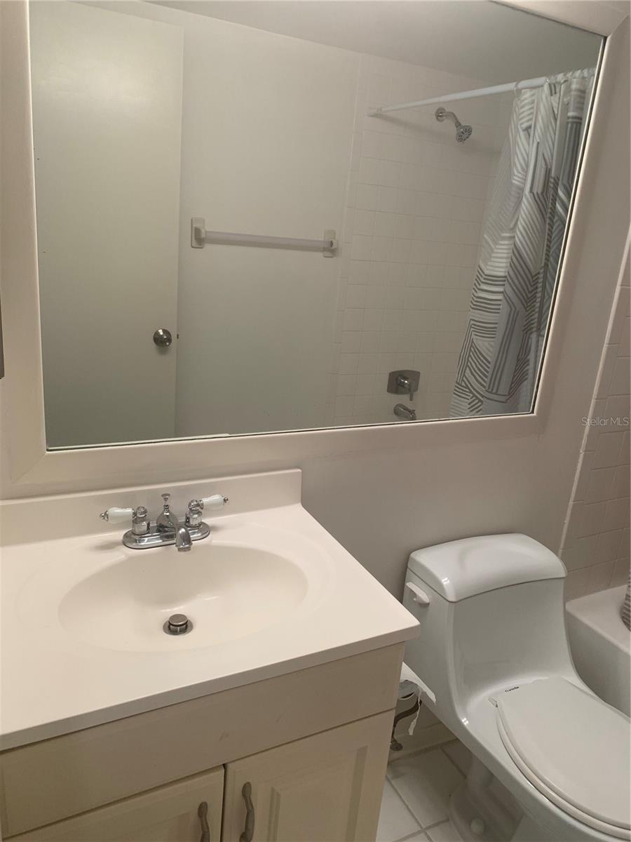 Image 11 of 17 For 3223 Beneva Road 103