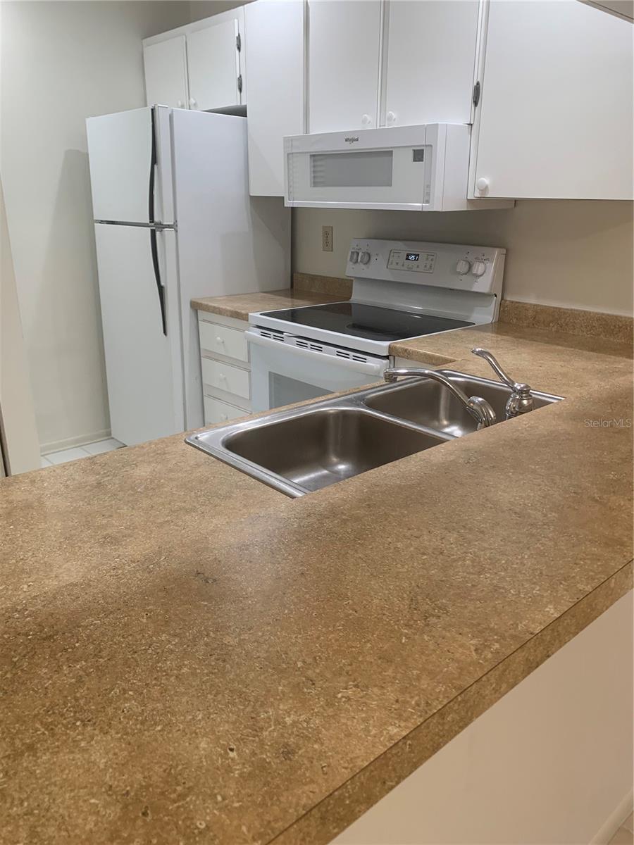 Image 6 of 17 For 3223 Beneva Road 103