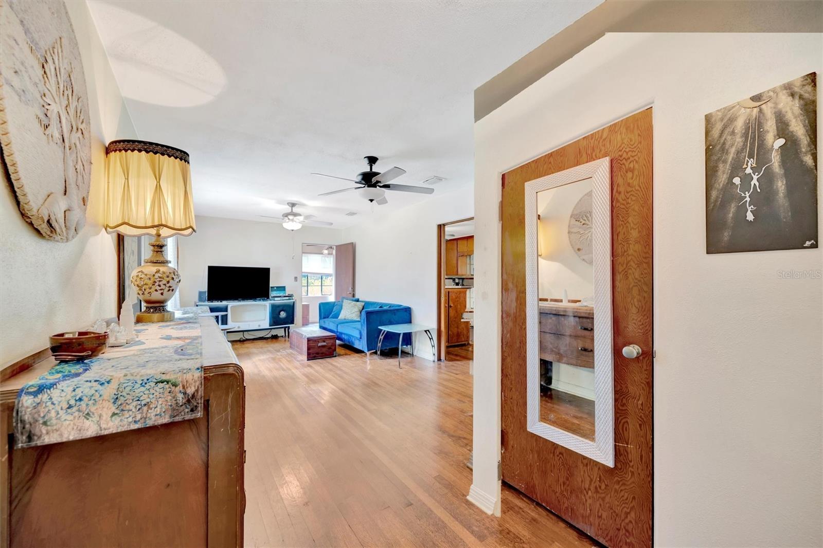 Image 12 of 46 For 1622 18th Avenue W