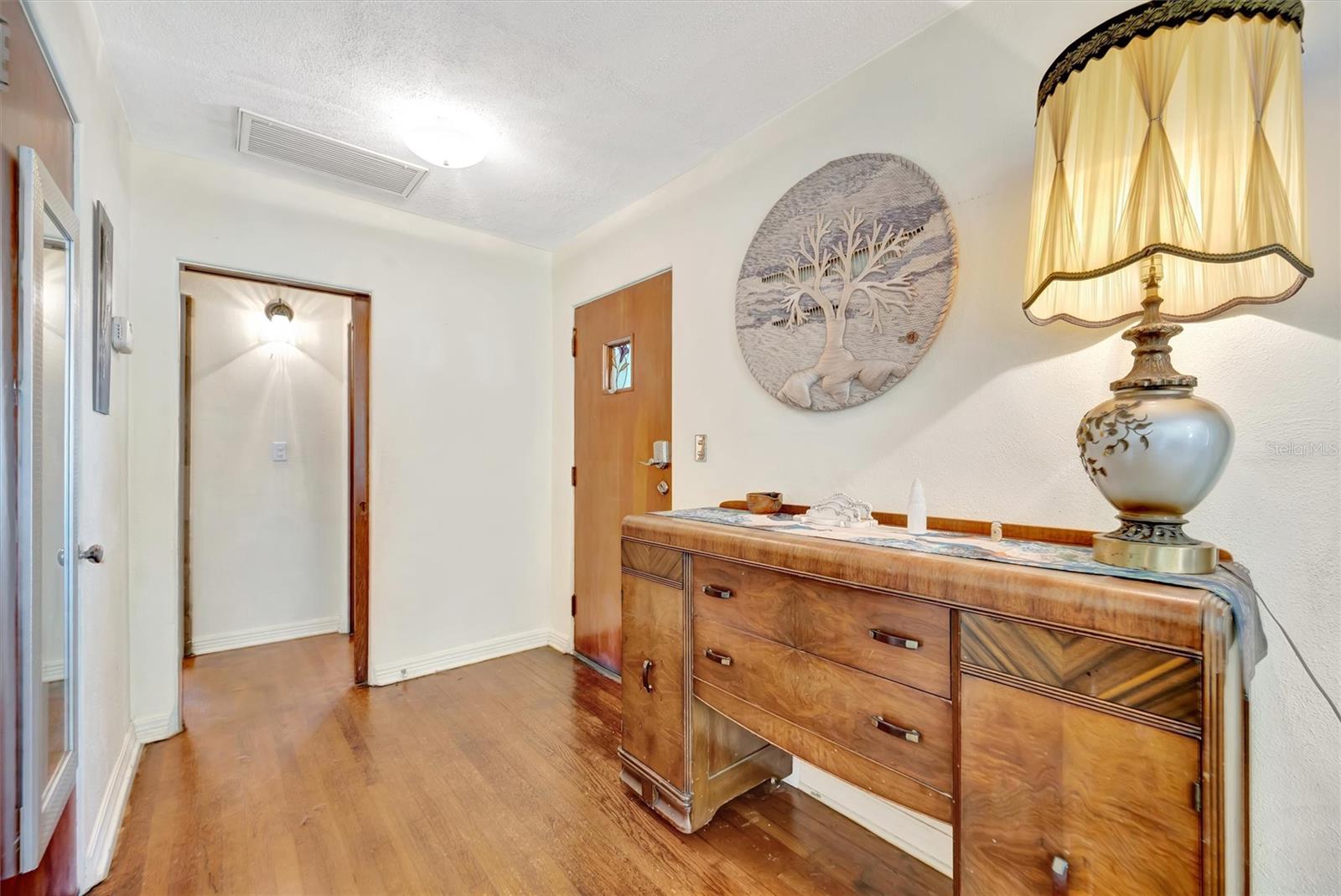 Image 14 of 46 For 1622 18th Avenue W