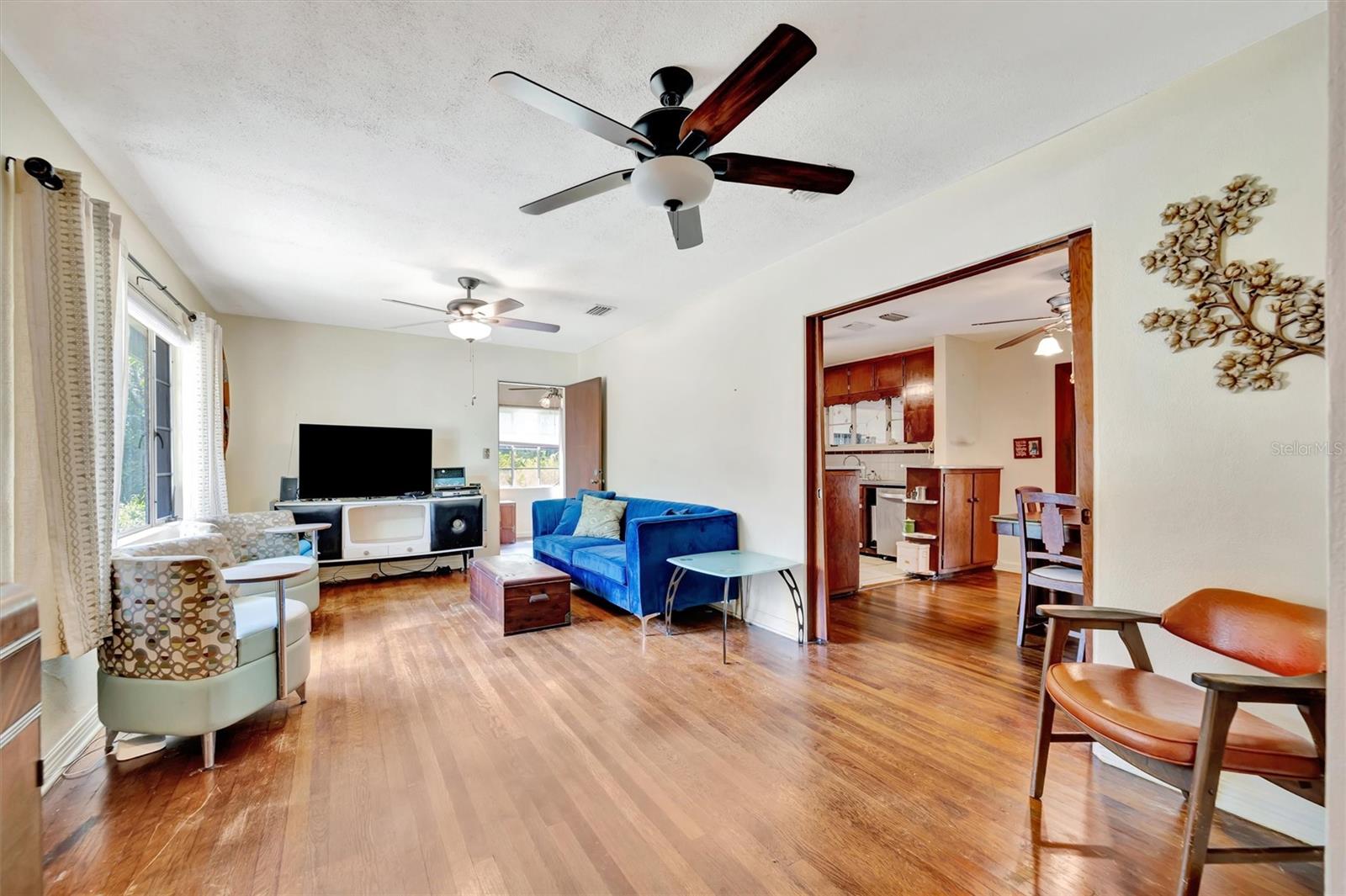 Image 15 of 46 For 1622 18th Avenue W