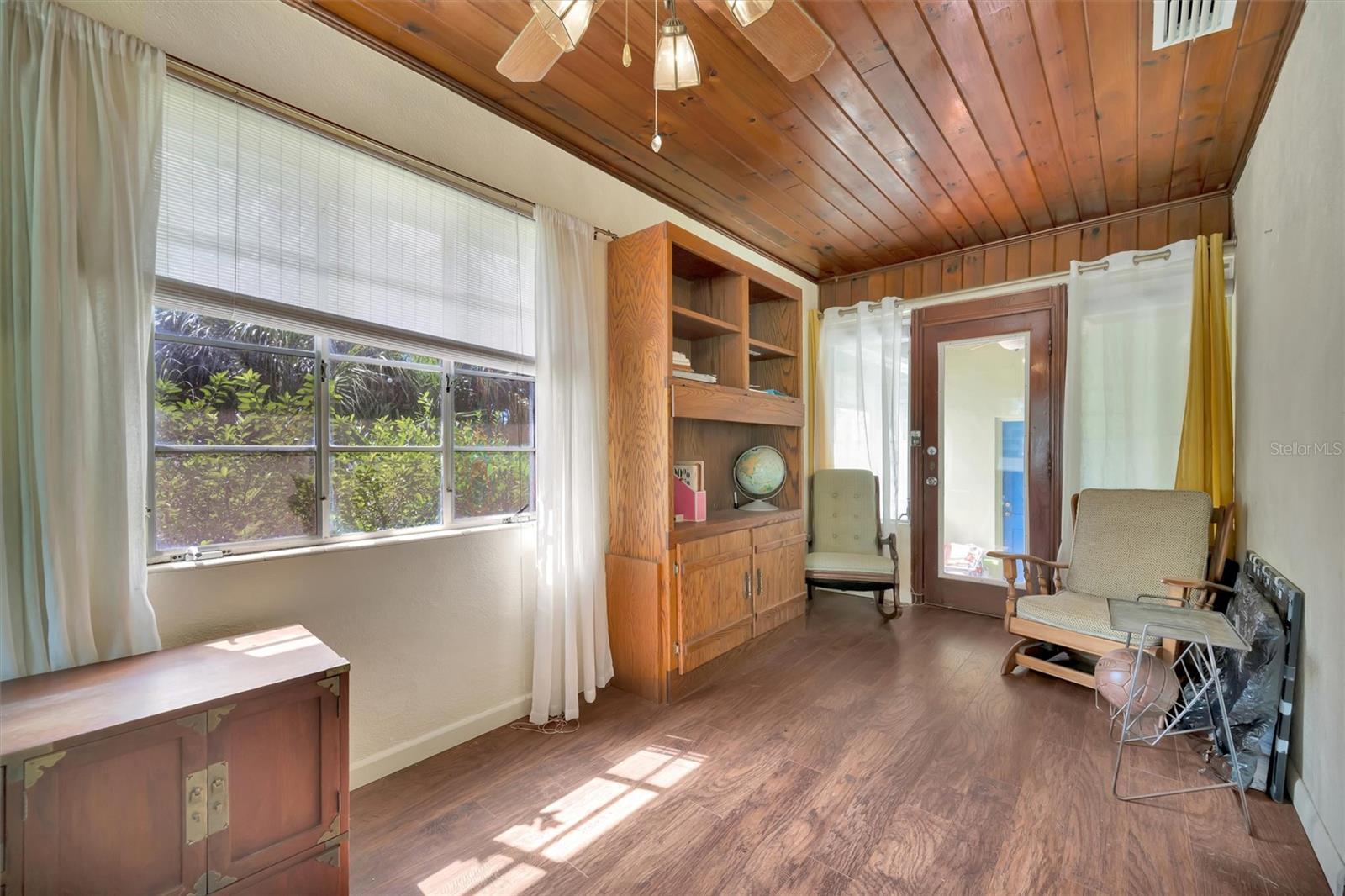 Image 23 of 46 For 1622 18th Avenue W