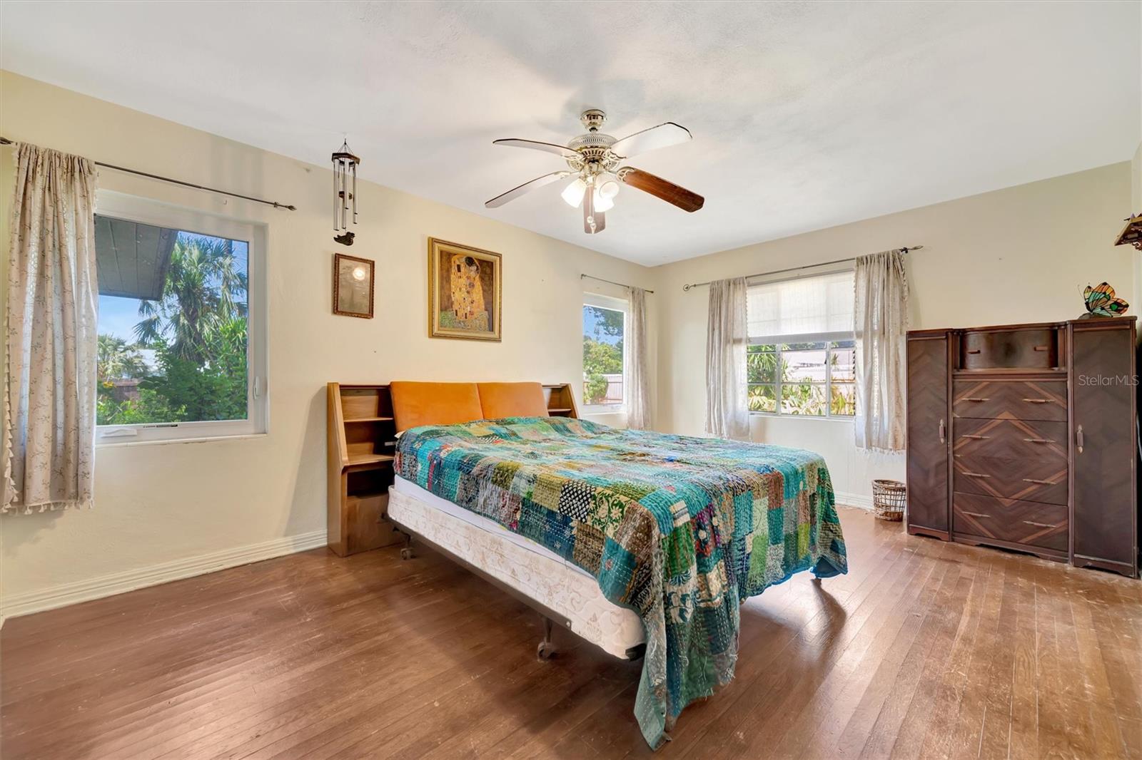 Image 34 of 46 For 1622 18th Avenue W