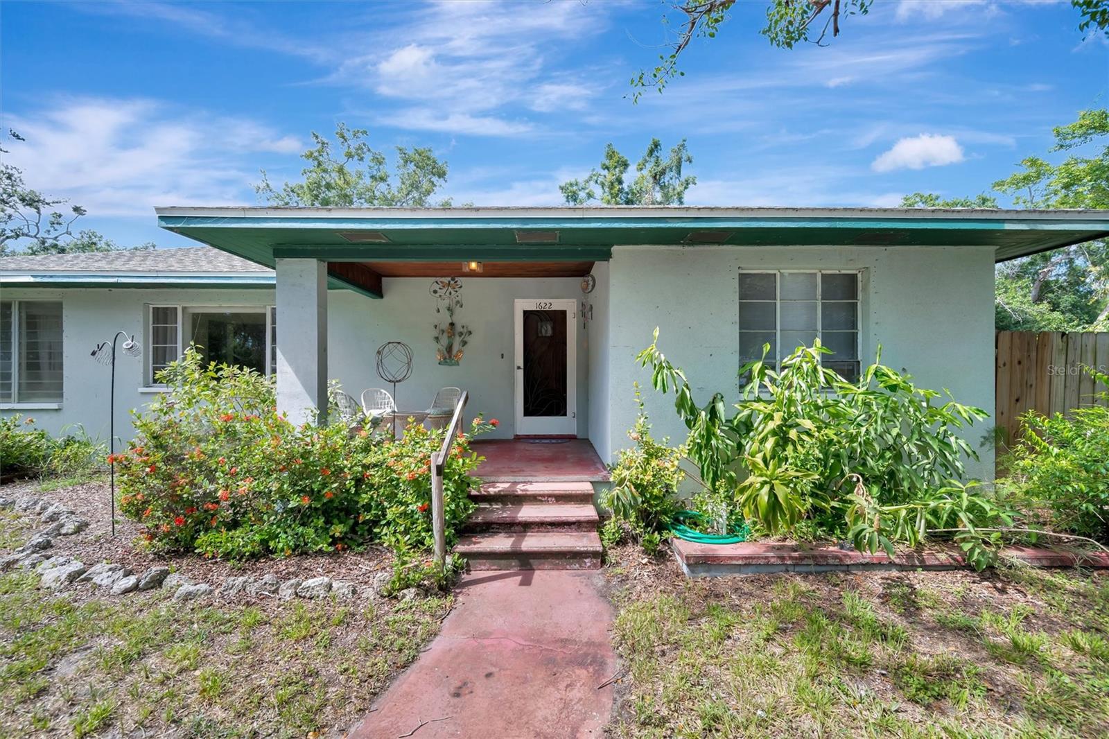 Image 36 of 46 For 1622 18th Avenue W