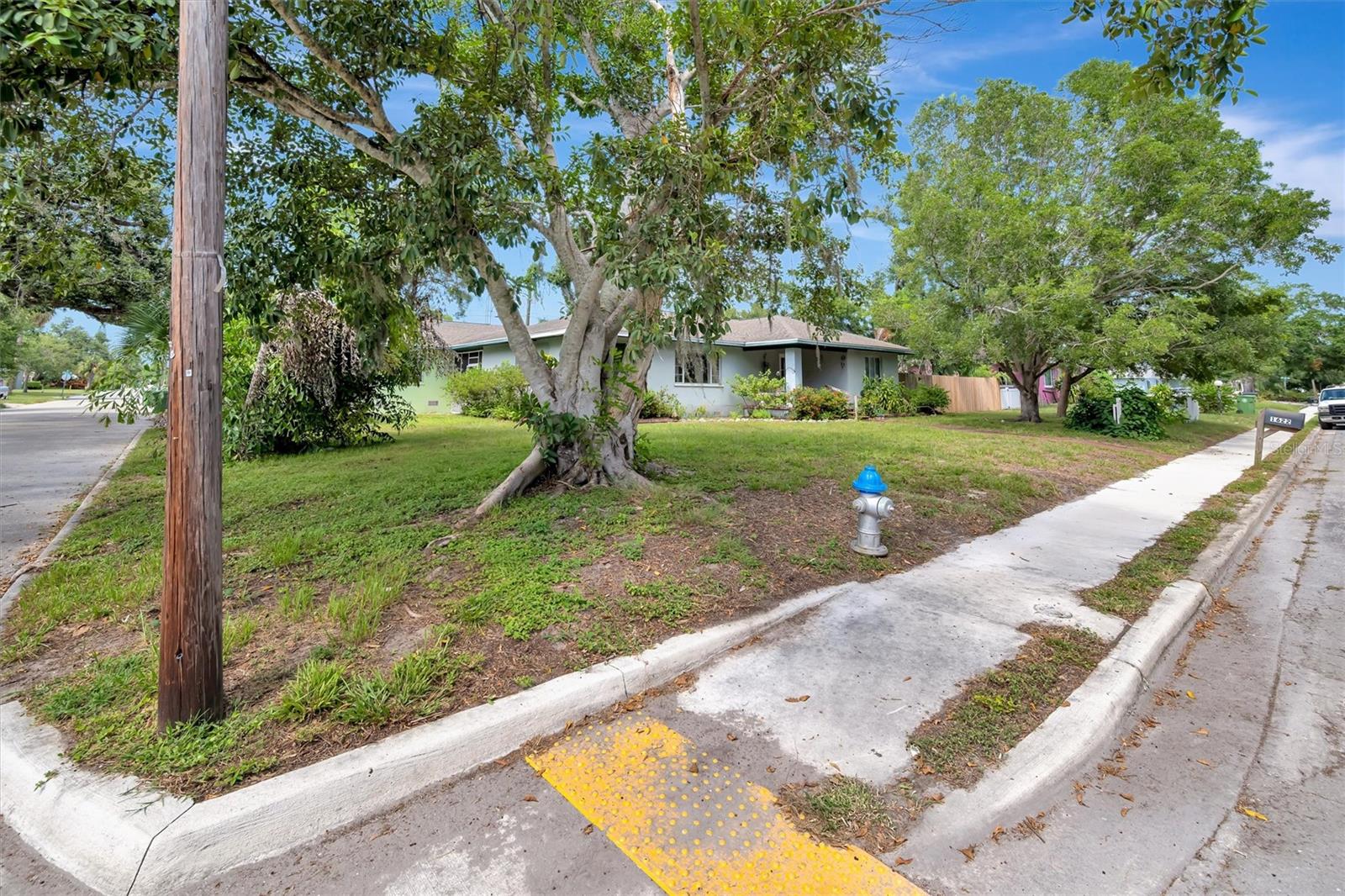Image 40 of 46 For 1622 18th Avenue W