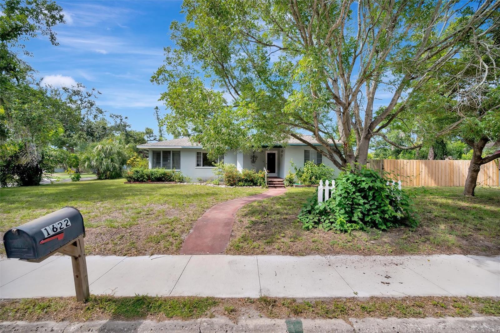 Image 43 of 46 For 1622 18th Avenue W