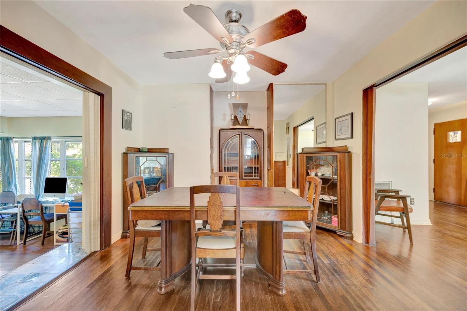 Image 5 of 46 For 1622 18th Avenue W