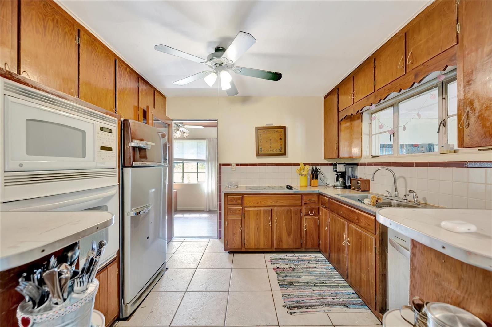 Image 7 of 46 For 1622 18th Avenue W