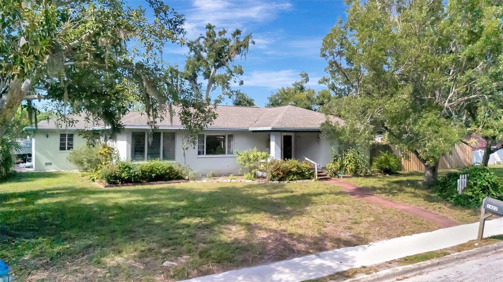 Image 9 of 46 For 1622 18th Avenue W