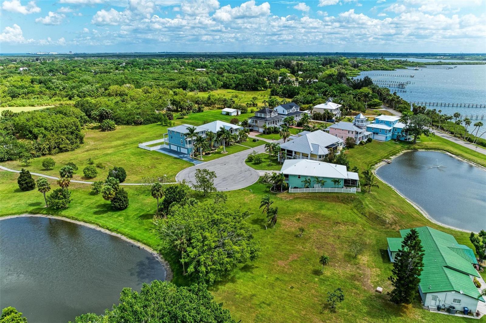 Image 4 of 27 For 71 Island Court