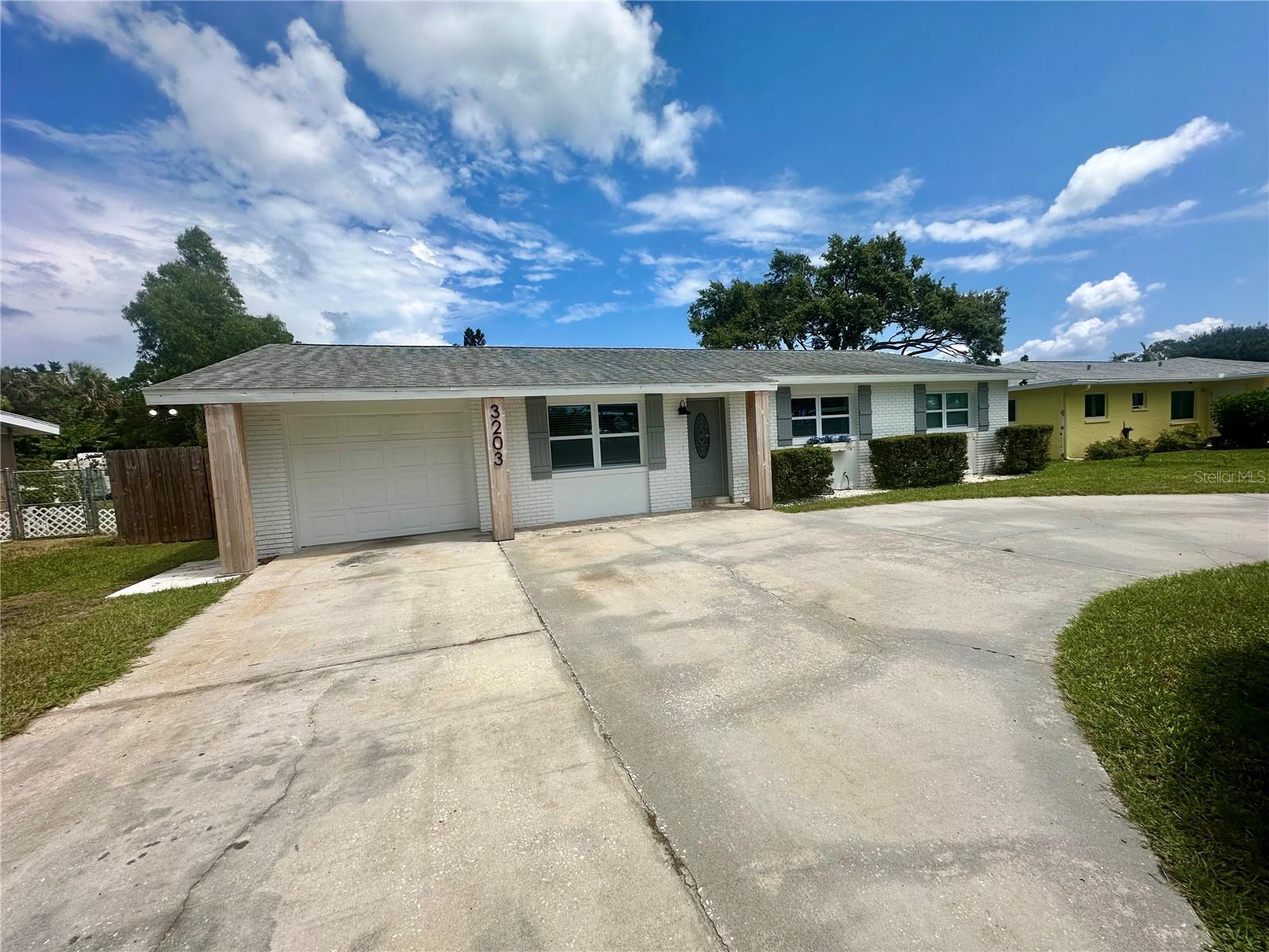 Image 2 of 38 For 3203 52nd Avenue Drive W