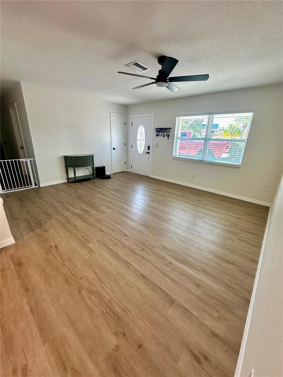 Image 5 of 38 For 3203 52nd Avenue Drive W
