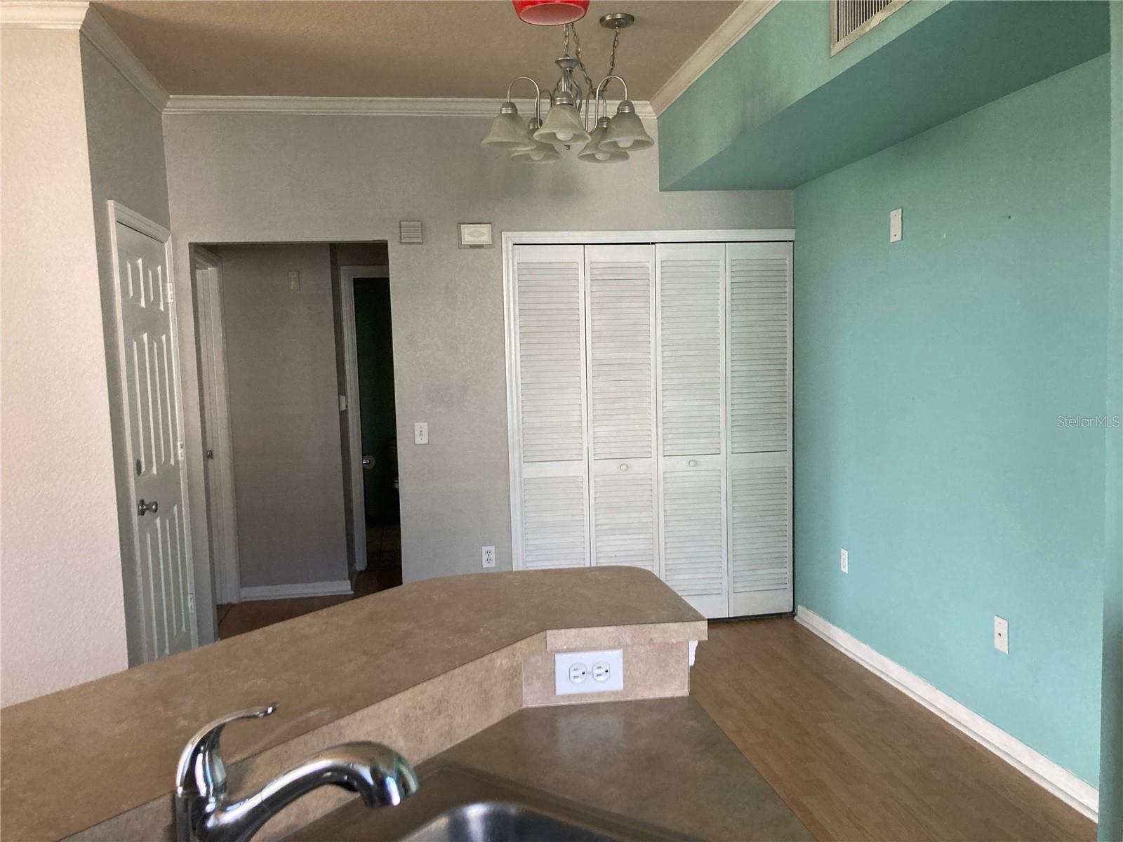 Image 4 of 18 For 5541 Rosehill Road 101