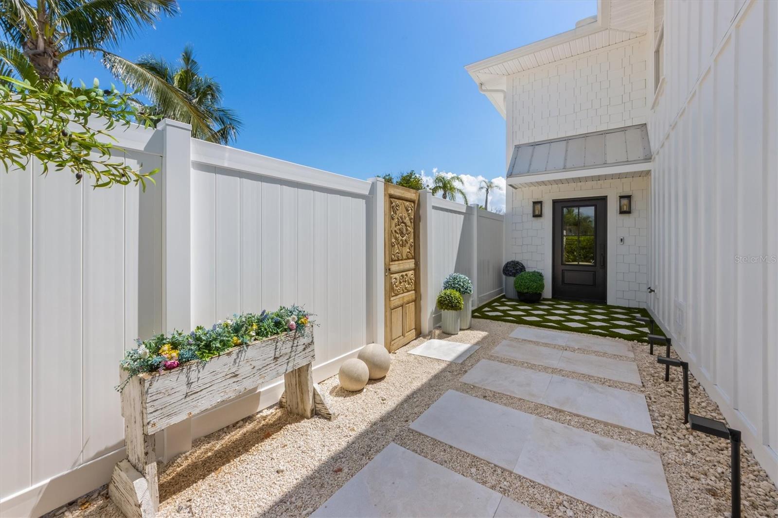 Image 5 of 50 For 7 Palm Harbor Drive