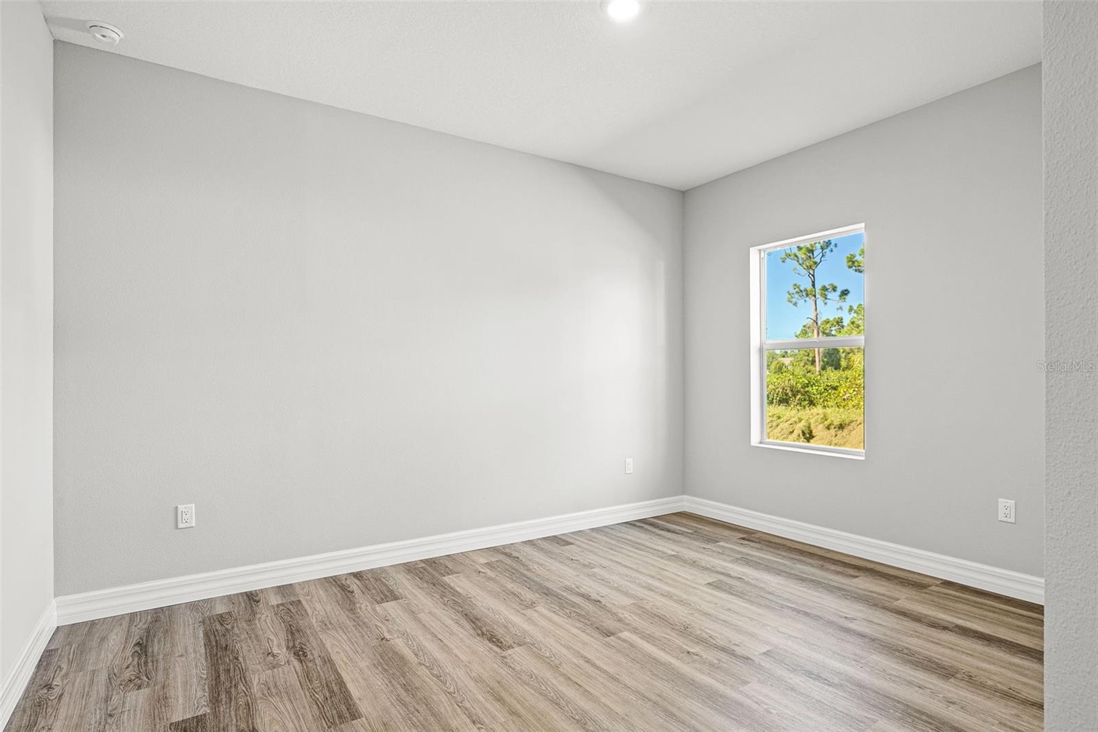 Image 17 of 25 For 8175 Elkenberry Avenue