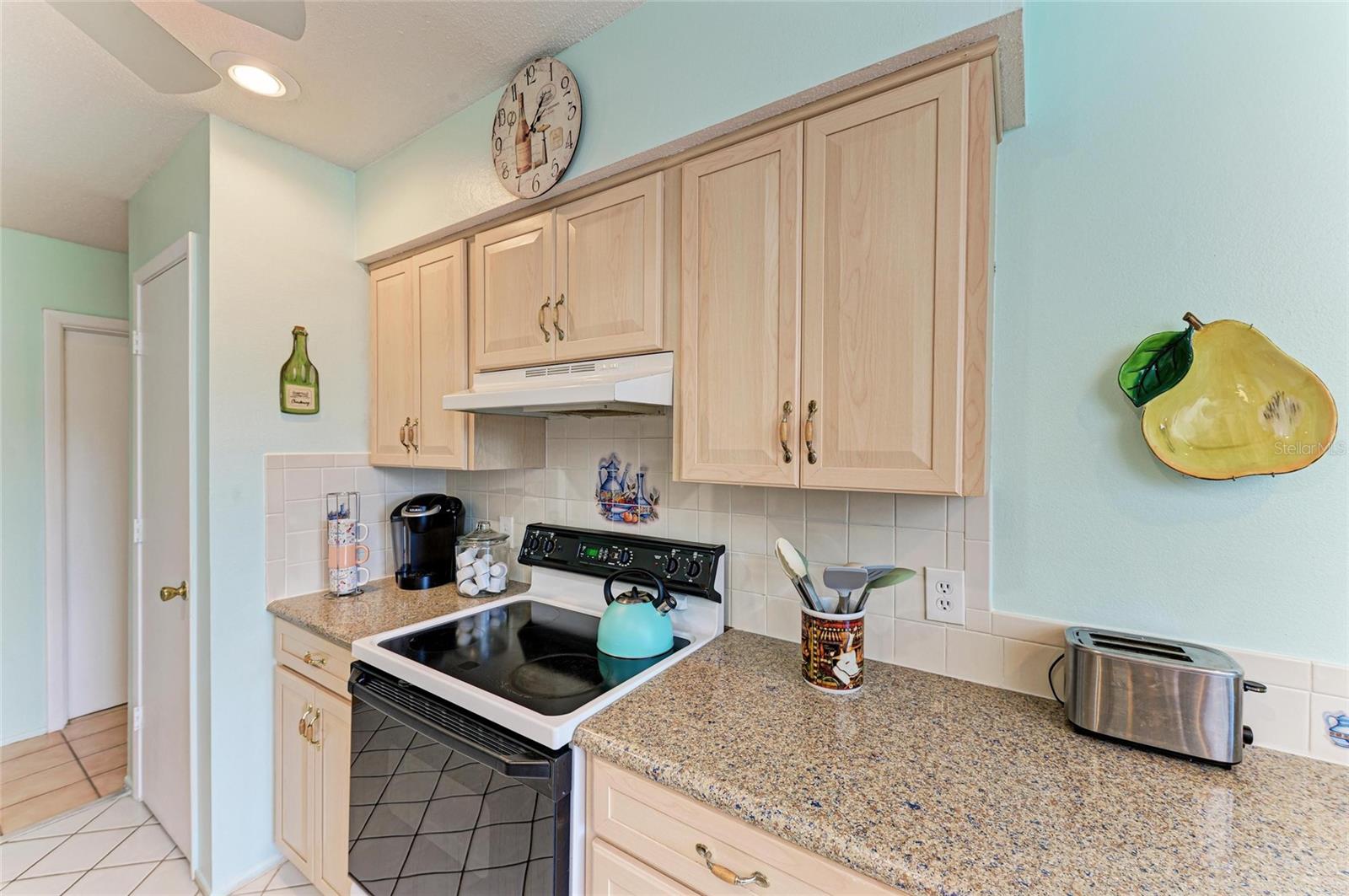 Image 15 of 41 For 265 Dorchester Drive