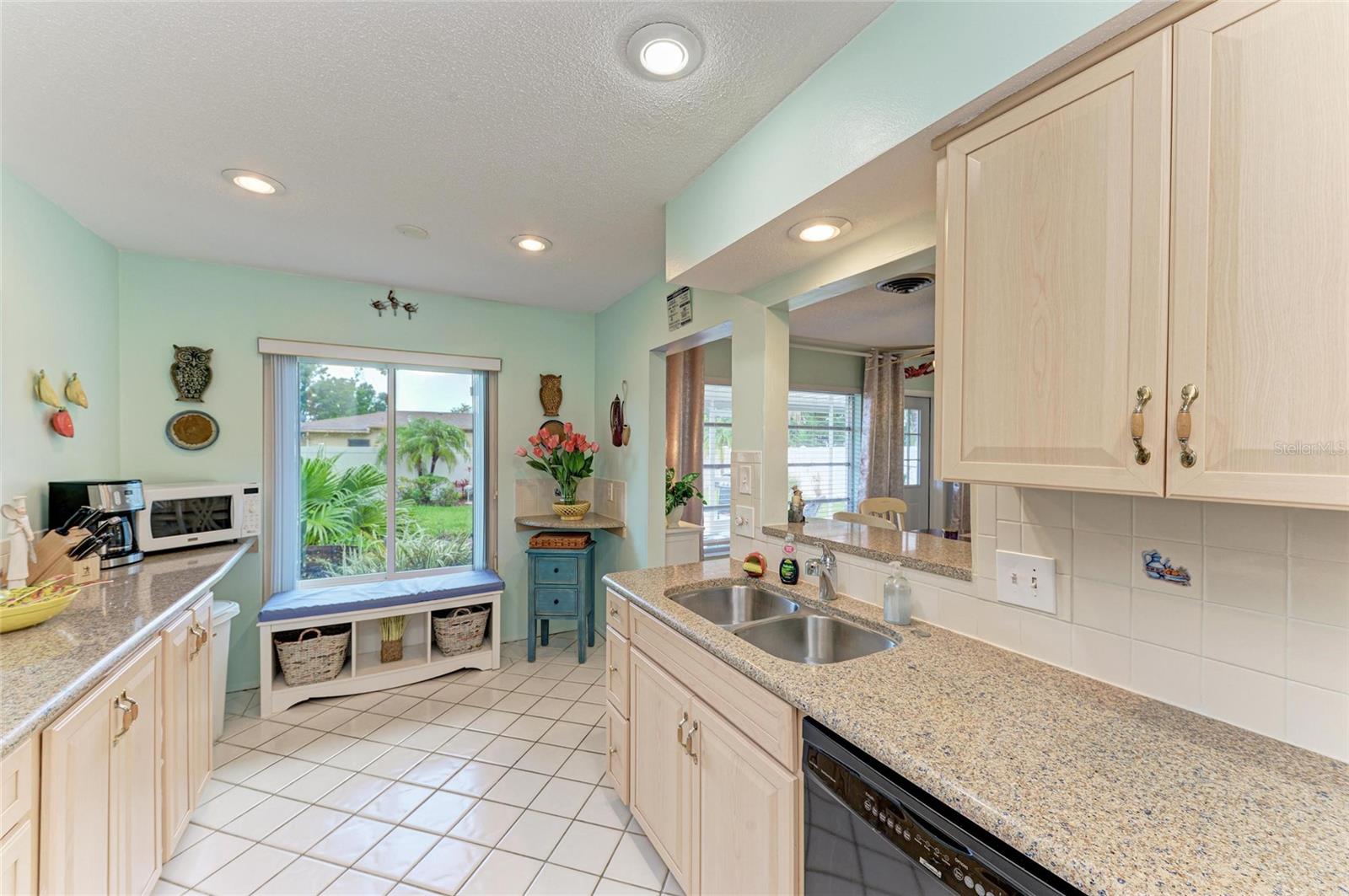 Image 16 of 41 For 265 Dorchester Drive