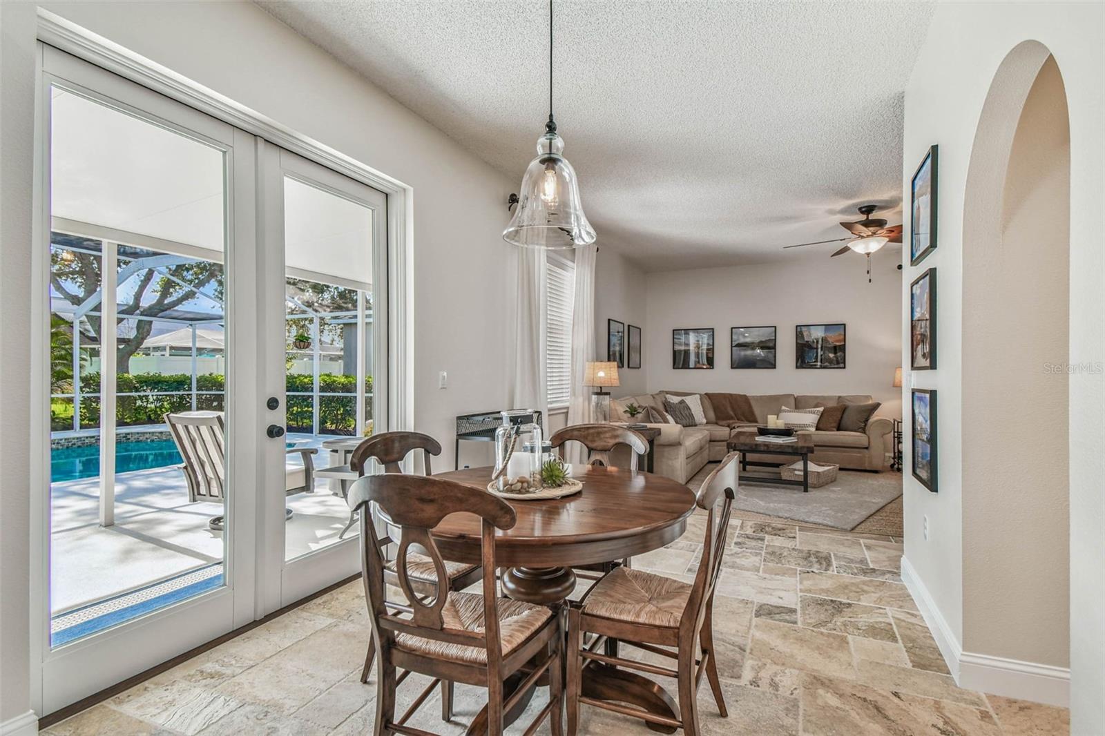 Image 11 of 52 For 1627 Shady Oaks Drive
