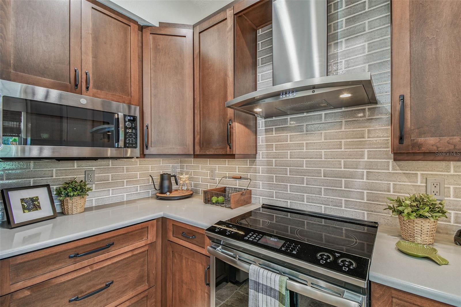 Image 14 of 52 For 1627 Shady Oaks Drive