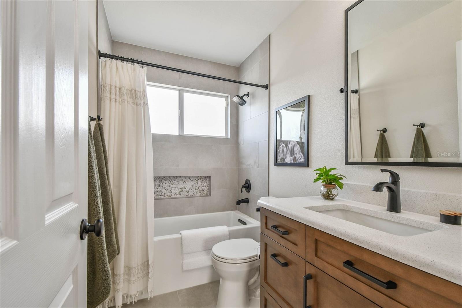Image 35 of 52 For 1627 Shady Oaks Drive