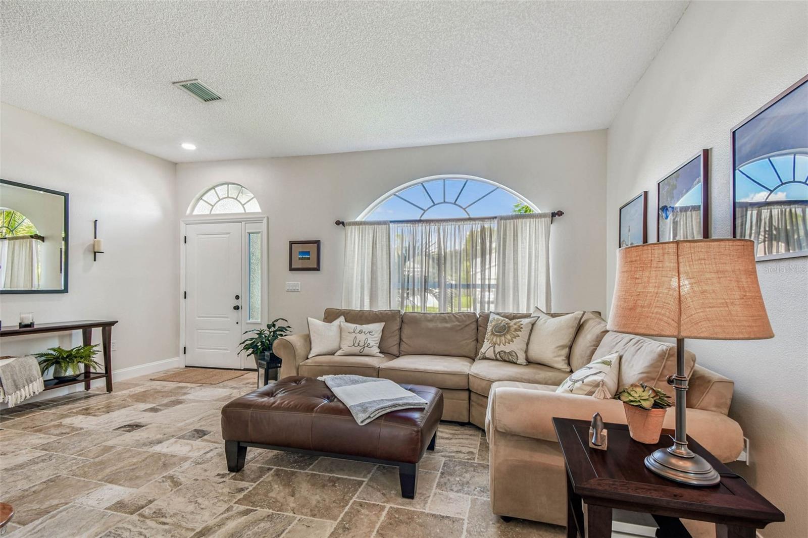 Image 7 of 52 For 1627 Shady Oaks Drive