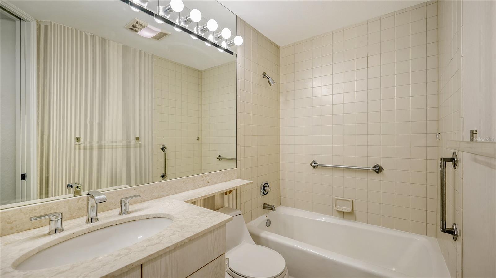 Image 29 of 45 For 3040 Grand Bay Boulevard 216