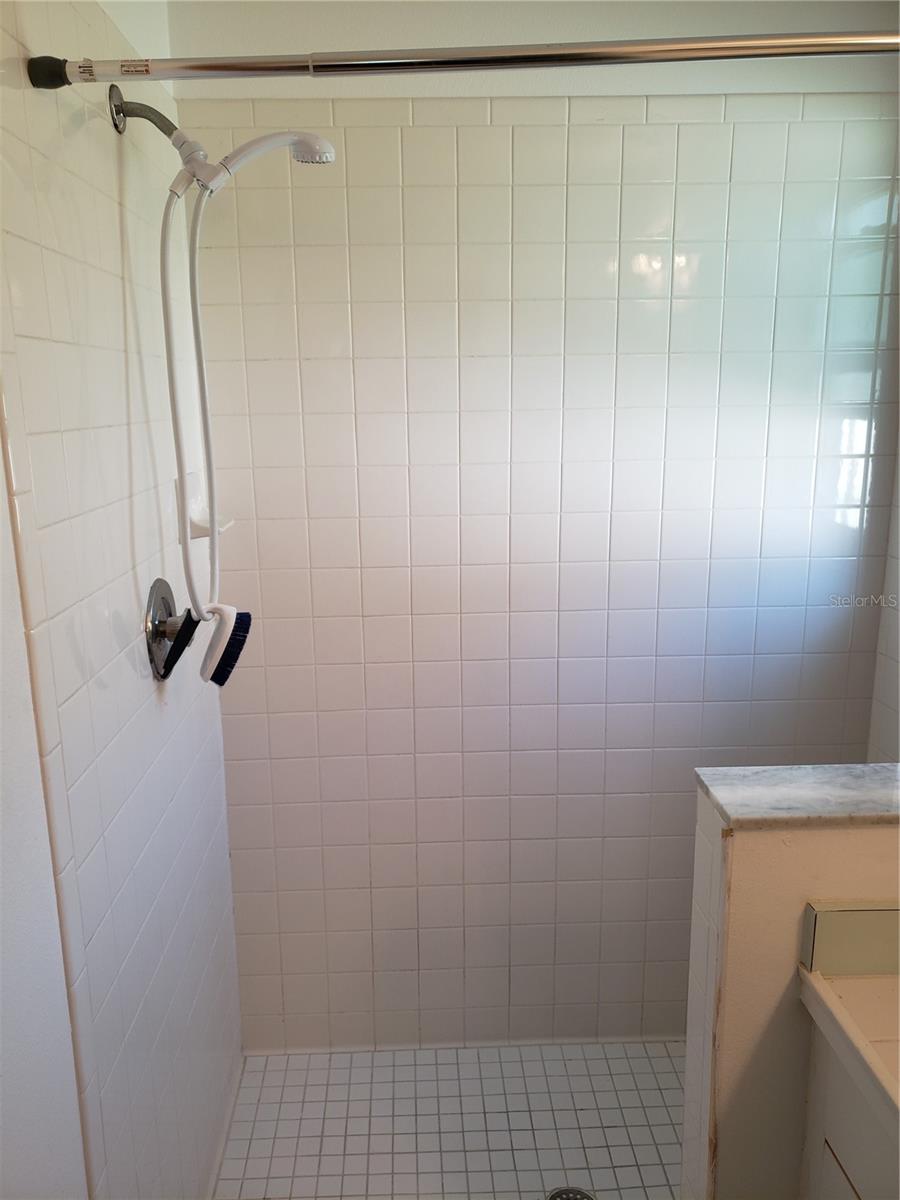 Image 14 of 24 For 542 36th Street W