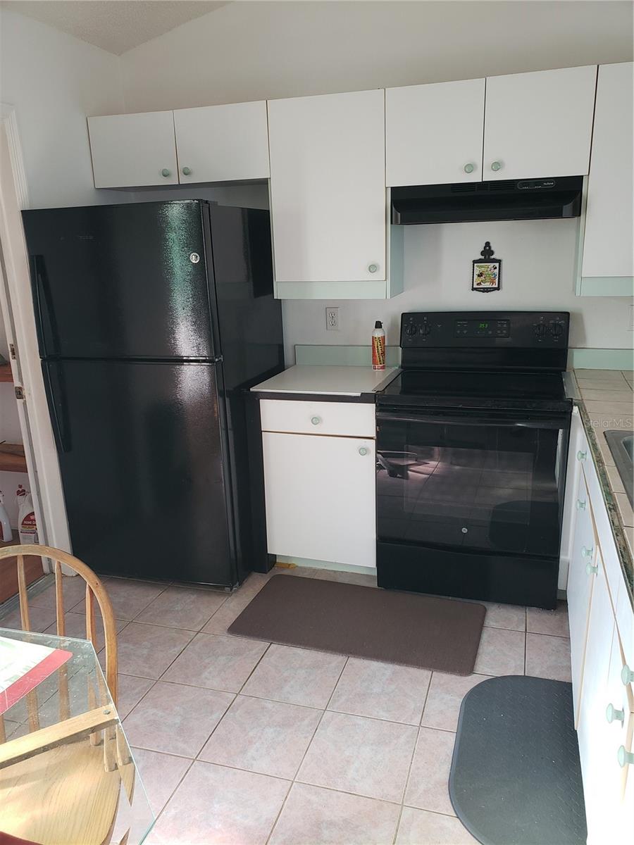 Image 3 of 24 For 542 36th Street W