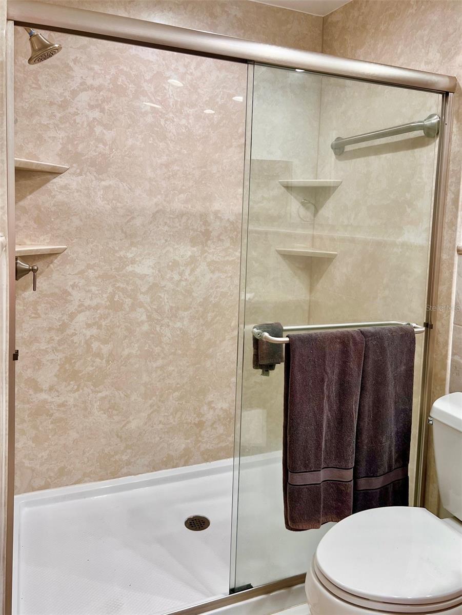 Image 13 of 26 For 984 Sunridge Drive J3
