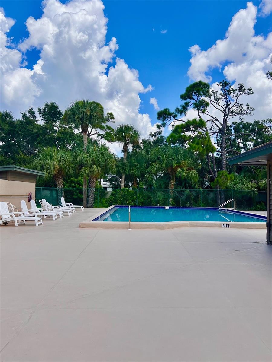 Image 21 of 26 For 984 Sunridge Drive J3
